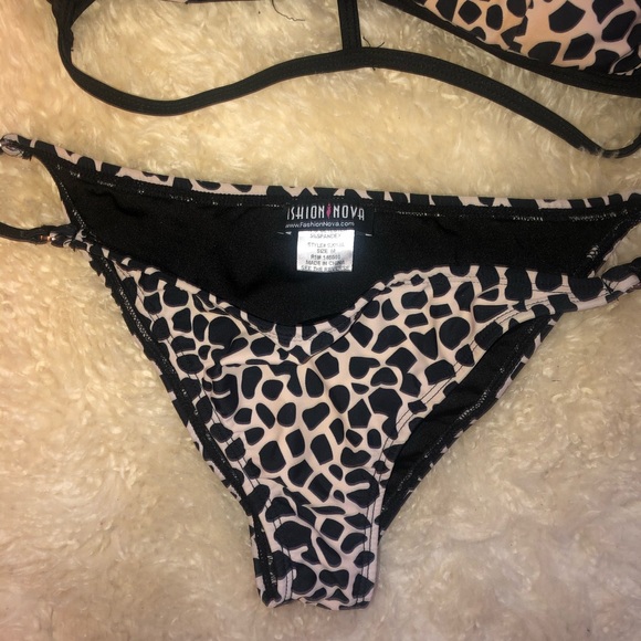 Bikini - Picture 2 of 4